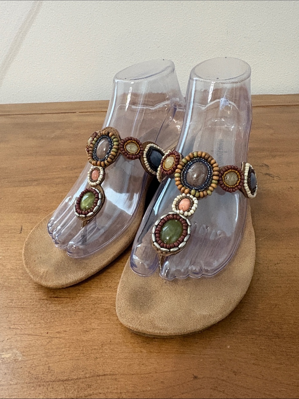 Minnetonka Beaded T-Strap Sandals in Tan with Multicolor Stones Size 8